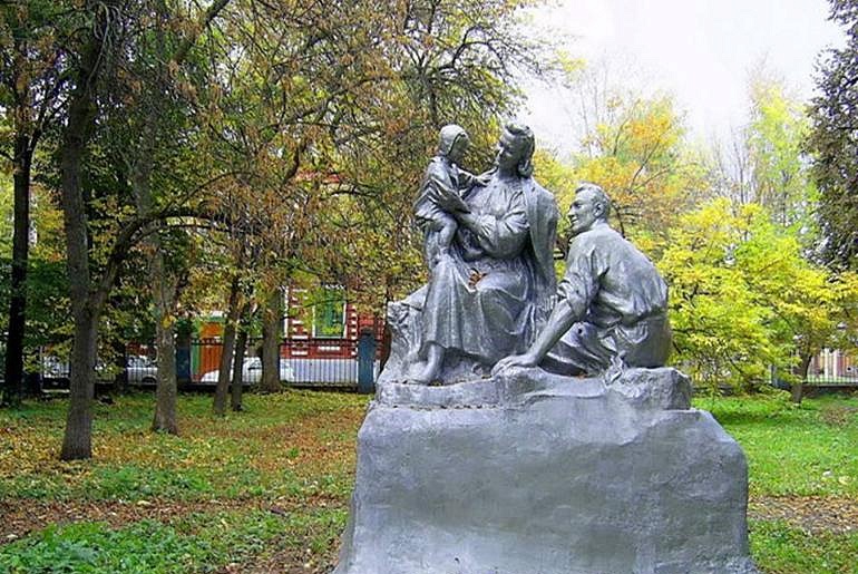 ‘Family’ Monument