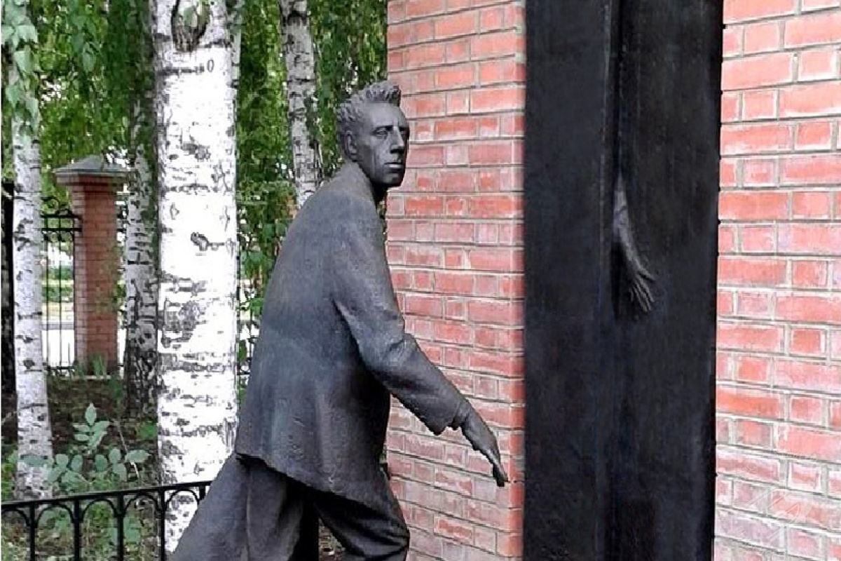 V.E.Meyerhold Monument V.E.Meyerhold Monument